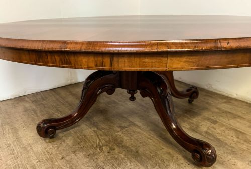 A VICTORIAN OVEL COFFEE TABLE IN WALNUT - ADDITIONAL PHOTO 2