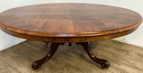 A VICTORIAN OVEL COFFEE TABLE IN WALNUT - ADDITIONAL PHOTO 5