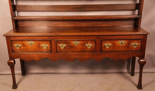 A GOOD EARLY 8TH CENTURY OAK DRESSER - ADDITIONAL PHOTO 2