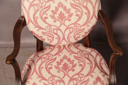 A BEUTIFUL PAIR OF GEOGIAN 18TH C SALON CHAIRS - ADDITIONAL PHOTO 2