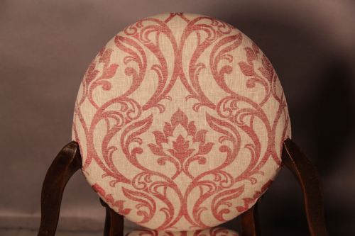 A BEUTIFUL PAIR OF GEOGIAN 18TH C SALON CHAIRS - ADDITIONAL PHOTO 3