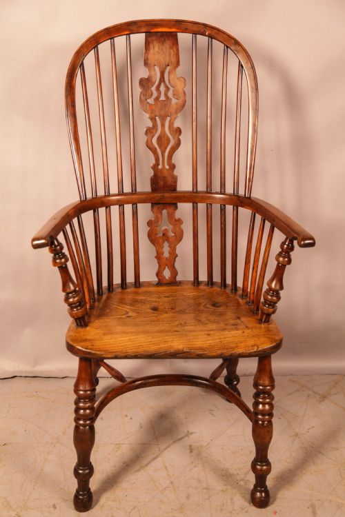 A VERY GOOD YEW WINDSOR CHAIR BY GABBITASS OF WORKSOP C 1840