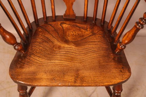 A GOOD HIGH BACK WINDSOR CHAIR IN YEW ROCKLEY MAKER C1840 - ADDITIONAL PHOTO 6