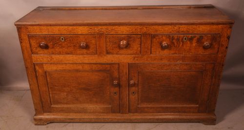 a small georgian serving dresser in oak - CATEGORY: ANTIQUE SIDEBOARDS - DATED GEORGIAN