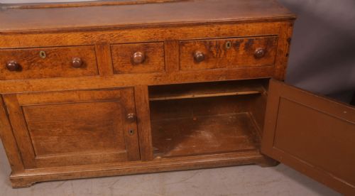 A SMALL GEORGIAN SERVING DRESSER IN OAK - ADDITIONAL PHOTO 2