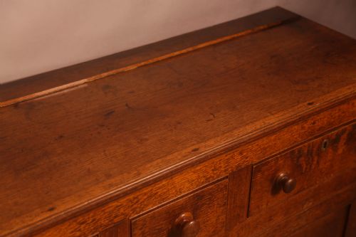 A SMALL GEORGIAN SERVING DRESSER IN OAK - ADDITIONAL PHOTO 6