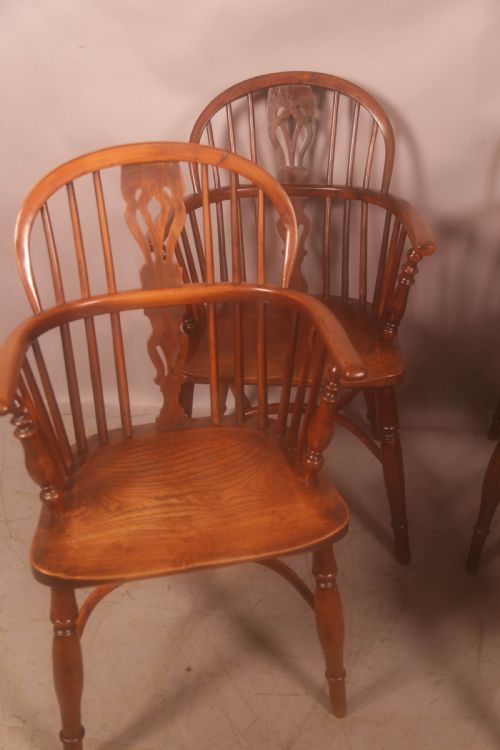 A HARLEQUIN SET OF 4 YEW WOOD WINDSOR CHAIRS - ADDITIONAL PHOTO 4