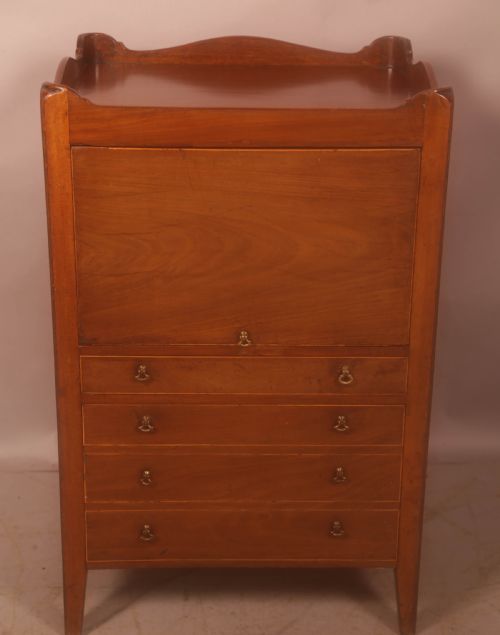 a georgian tray top chest in mahogany - CATEGORY: ANTIQUE CUPBOARDS - DATED 18TH CENTURY