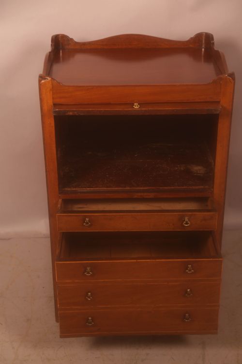 A GEORGIAN TRAY TOP CHEST IN MAHOGANY - ADDITIONAL PHOTO 2