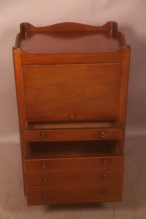 A GEORGIAN TRAY TOP CHEST IN MAHOGANY - ADDITIONAL PHOTO 5