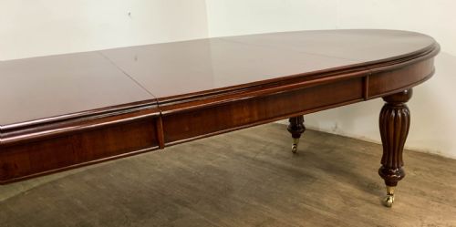 A SUPERB VICTORIAN EXTENDING DINING TABLE MAHOGANY SEATS 1012 - ADDITIONAL PHOTO 5