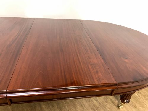 A SUPERB VICTORIAN EXTENDING DINING TABLE MAHOGANY SEATS 1012 - ADDITIONAL PHOTO 7