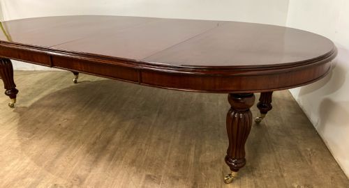 A SUPERB VICTORIAN EXTENDING DINING TABLE MAHOGANY SEATS 1012 - ADDITIONAL PHOTO 9