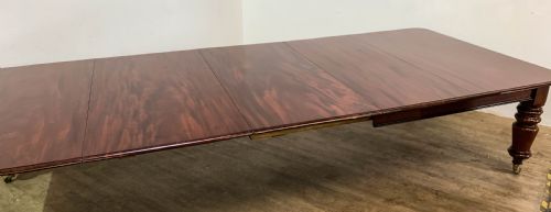 A SUPERB EARLY VICTORIAN MAHOGANY EXTENDING DINING TABLE WITH 3 LEAVES SEAT 14 - ADDITIONAL PHOTO 1
