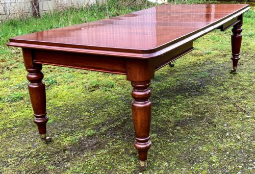 a small victorian extending dining table - CATEGORY: ANTIQUE TABLES - DATED VICTORIAN