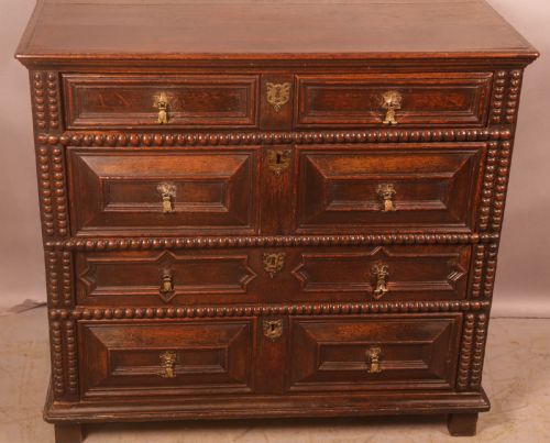 a 17th century moulded front chest of drawers in oak - CATEGORY: ANTIQUE CHEST OF DRAWERS - DATED 17TH CENTURY