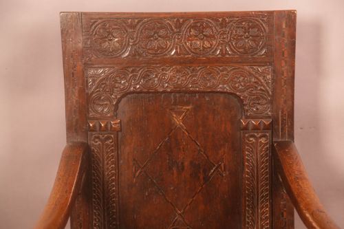 A 17TH CENTURY WAINSCOTT ARMCHAIR IN OAK - ADDITIONAL PHOTO 4