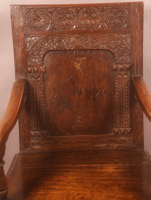 A 17TH CENTURY WAINSCOTT ARMCHAIR IN OAK - ADDITIONAL PHOTO 5