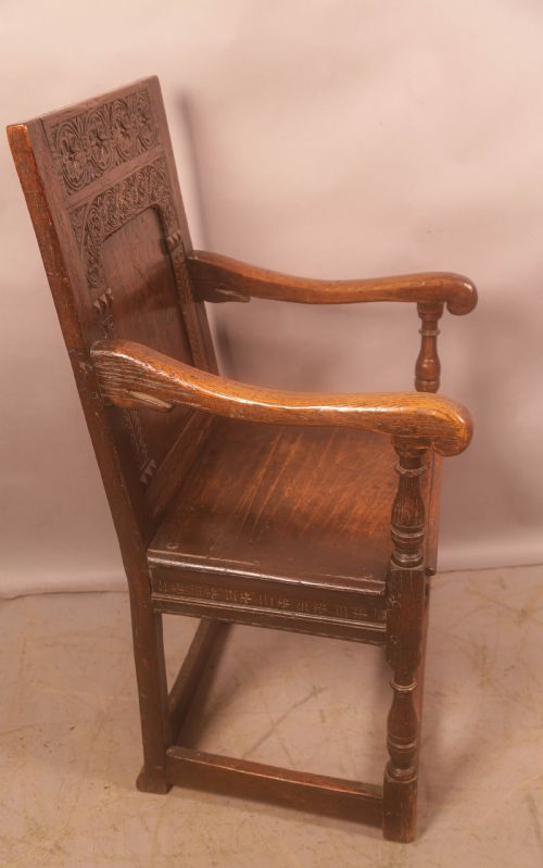 A 17TH CENTURY WAINSCOTT ARMCHAIR IN OAK - ADDITIONAL PHOTO 7