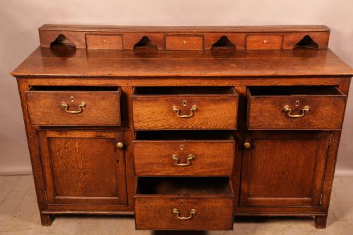 A SUPER GEORGIAN SERVING DRESSER IN OAK - ADDITIONAL PHOTO 2