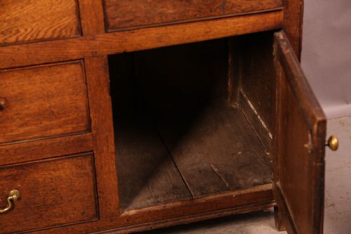 A SUPER GEORGIAN SERVING DRESSER IN OAK - ADDITIONAL PHOTO 6