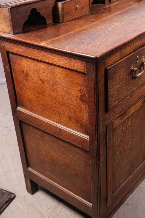 A SUPER GEORGIAN SERVING DRESSER IN OAK - ADDITIONAL PHOTO 15