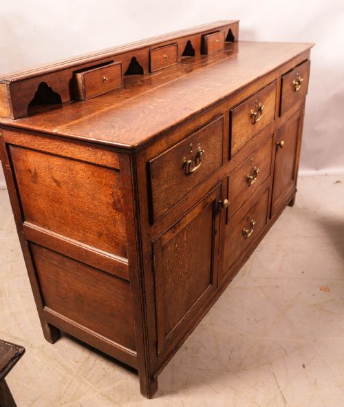 A SUPER GEORGIAN SERVING DRESSER IN OAK - ADDITIONAL PHOTO 16