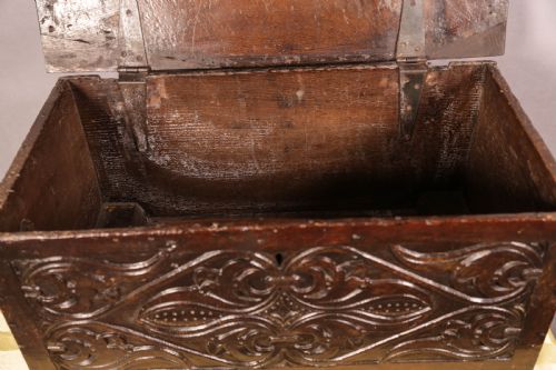 A 17TH CENTURY OAK DOCUMENT BOX - ADDITIONAL PHOTO 4
