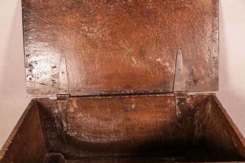 A 17TH CENTURY OAK DOCUMENT BOX - ADDITIONAL PHOTO 5