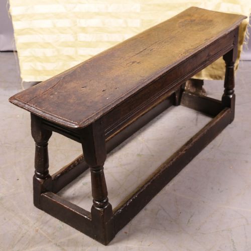 a rare 17th century joint bench in oak - CATEGORY: ANTIQUE FURNITURE - DATED 17TH CENTURY