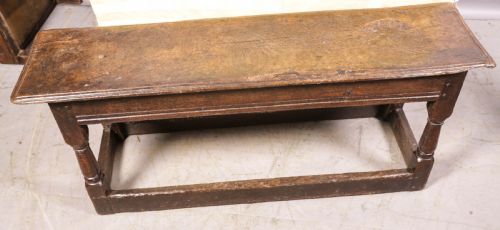 A RARE 17TH CENTURY JOINT BENCH IN OAK - ADDITIONAL PHOTO 3