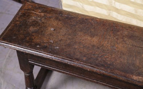 A RARE 17TH CENTURY JOINT BENCH IN OAK - ADDITIONAL PHOTO 5
