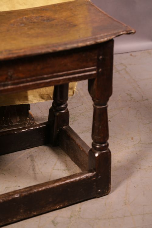 A RARE 17TH CENTURY JOINT BENCH IN OAK - ADDITIONAL PHOTO 6