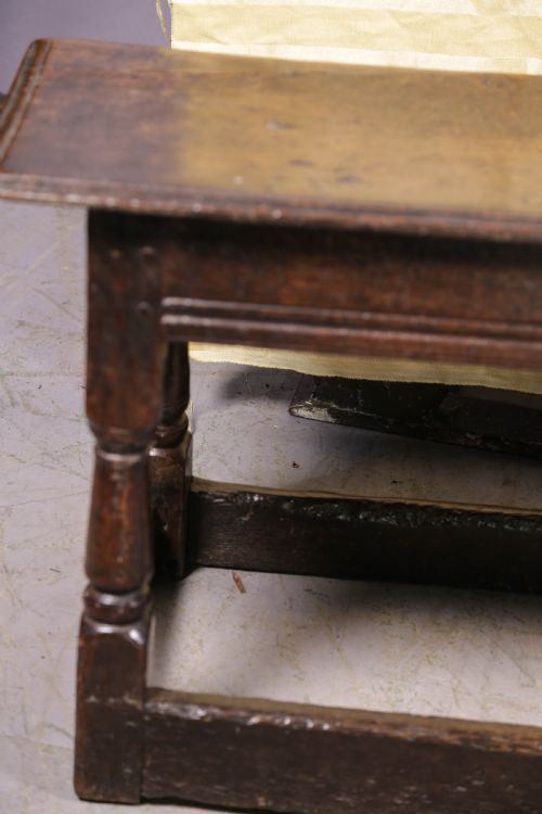 A RARE 17TH CENTURY JOINT BENCH IN OAK - ADDITIONAL PHOTO 7