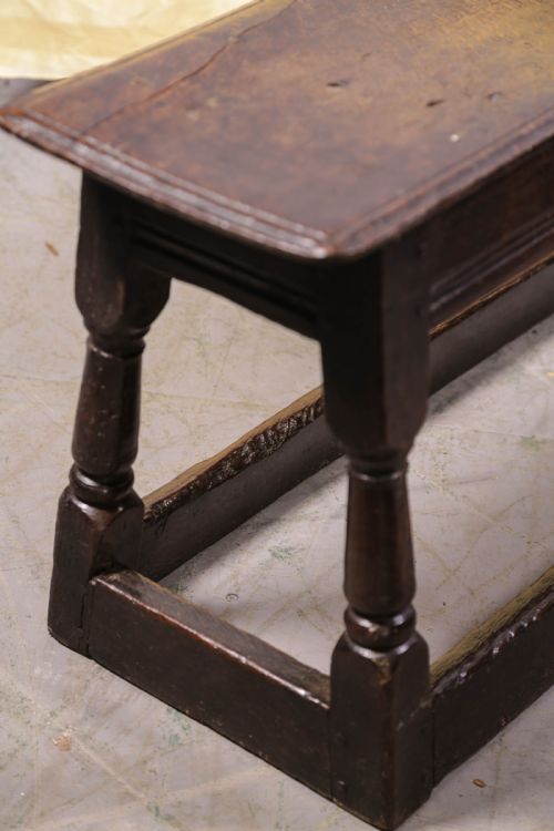 A RARE 17TH CENTURY JOINT BENCH IN OAK - ADDITIONAL PHOTO 8