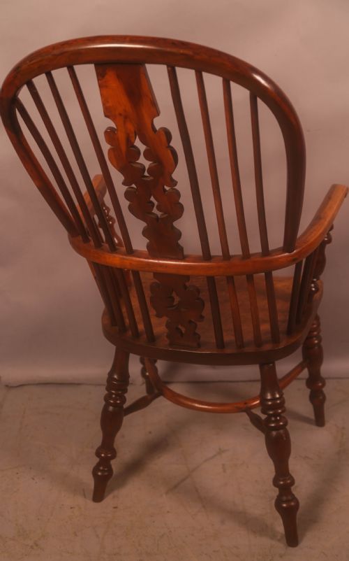 A VERY GOOD YEW WOOD HIGH WINDSOR CHAIR IN YEW WOOD C 1840 - ADDITIONAL PHOTO 3