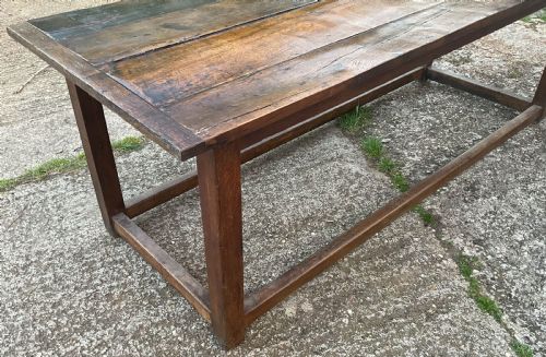 A LARGE OAK FARMHOUSE TABLE - ADDITIONAL PHOTO 1