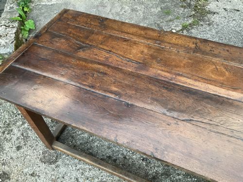 A LARGE OAK FARMHOUSE TABLE - ADDITIONAL PHOTO 4