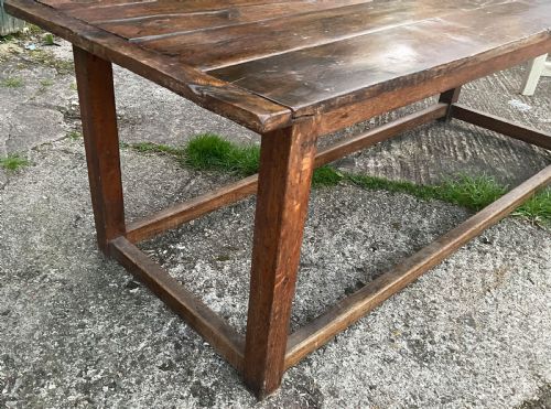 A LARGE OAK FARMHOUSE TABLE - ADDITIONAL PHOTO 17