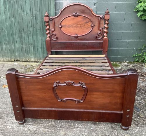 a victorian half tester bed in mahogany - CATEGORY: ANTIQUE BEDS - DATED VICTORIAN