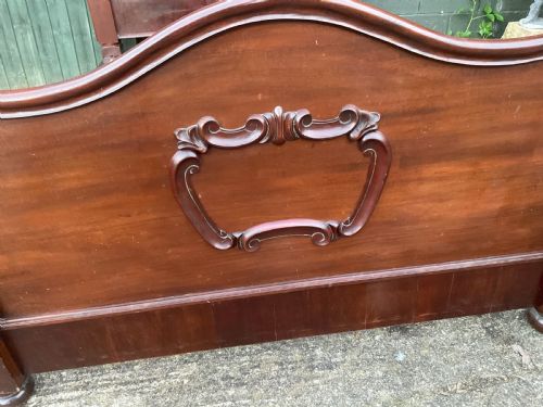 A VICTORIAN HALF TESTER BED IN MAHOGANY - ADDITIONAL PHOTO 5