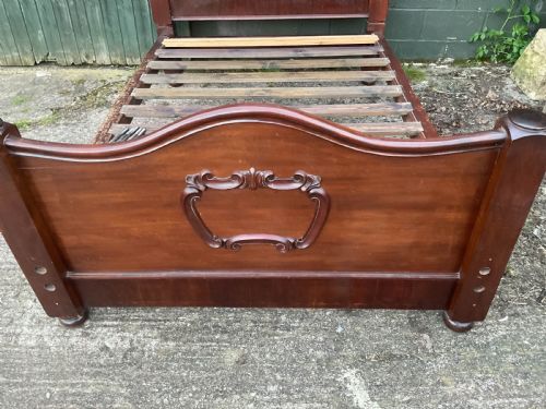 A VICTORIAN HALF TESTER BED IN MAHOGANY - ADDITIONAL PHOTO 6