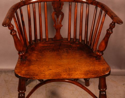 A YEW WOOD LOW BACK WINDSOR CHAIR C 1840 - ADDITIONAL PHOTO 2