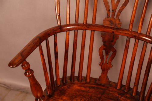 A YEW WOOD LOW BACK WINDSOR CHAIR C 1840 - ADDITIONAL PHOTO 7