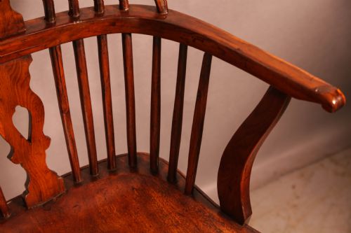 A YEW WOOD LOW BACK WINDSOR CHAIR - ADDITIONAL PHOTO 8