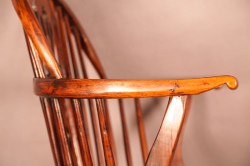 A YEW WOOD LOW BACK WINDSOR CHAIR - ADDITIONAL PHOTO 11