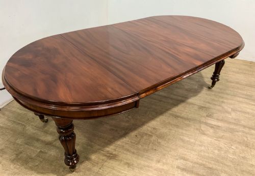 A GOOD VICTORIAN MAHOGANY WIND OUT DINING TABLE SEATS 10 - ADDITIONAL PHOTO 2