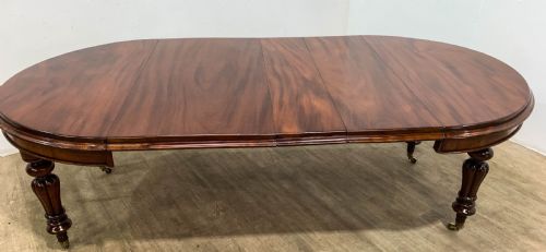 A GOOD VICTORIAN MAHOGANY WIND OUT DINING TABLE SEATS 10 - ADDITIONAL PHOTO 4