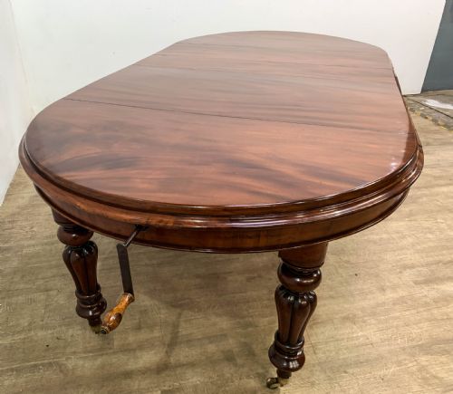 A GOOD VICTORIAN MAHOGANY WIND OUT DINING TABLE SEATS 10 - ADDITIONAL PHOTO 5