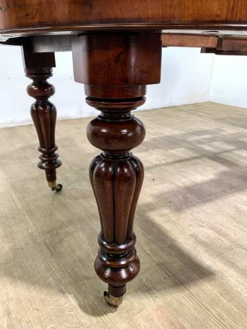 A GOOD VICTORIAN MAHOGANY WIND OUT DINING TABLE SEATS 10 - ADDITIONAL PHOTO 14